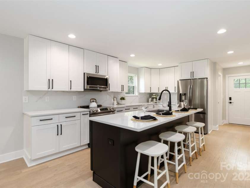 1812 Anderson Street, Charlotte, NC 28205.  MLS# CAR4300286, YatesRealty ID 16149. 