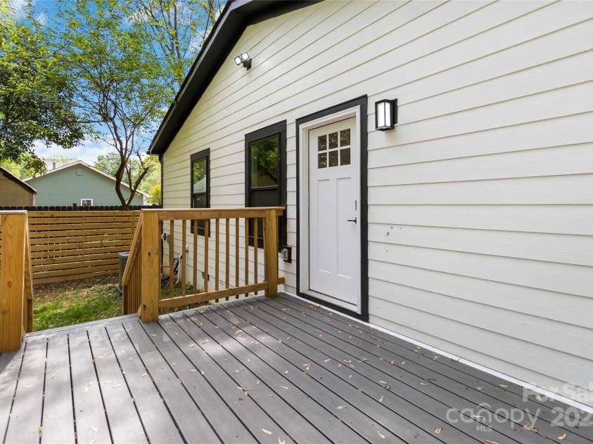 1812 Anderson Street, Charlotte, NC 28205.  MLS# CAR4300286, YatesRealty ID 16149. 
