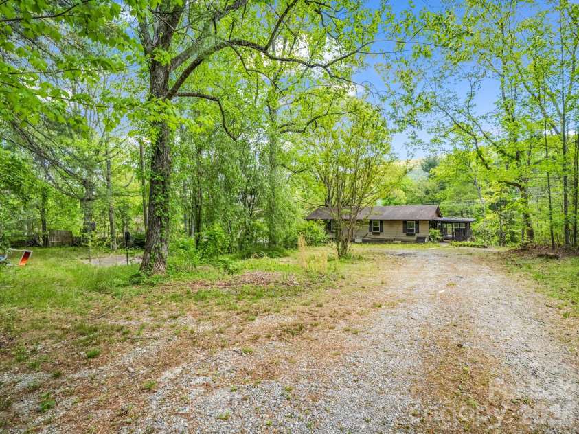 69 Hidden Brook Drive, Hendersonville, NC 28739.  MLS# CAR4374342, YatesRealty ID 16149. 