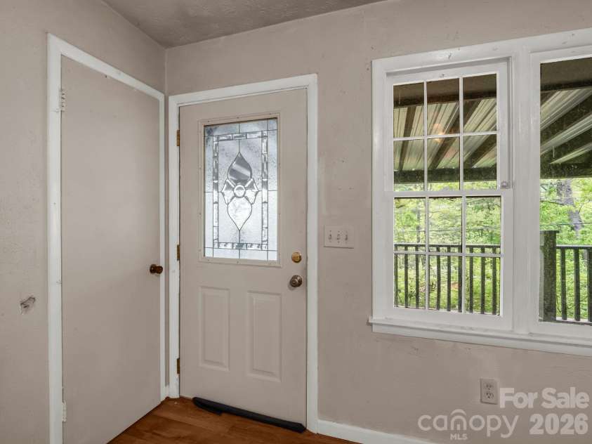 69 Hidden Brook Drive, Hendersonville, NC 28739.  MLS# CAR4374342, YatesRealty ID 16149. 