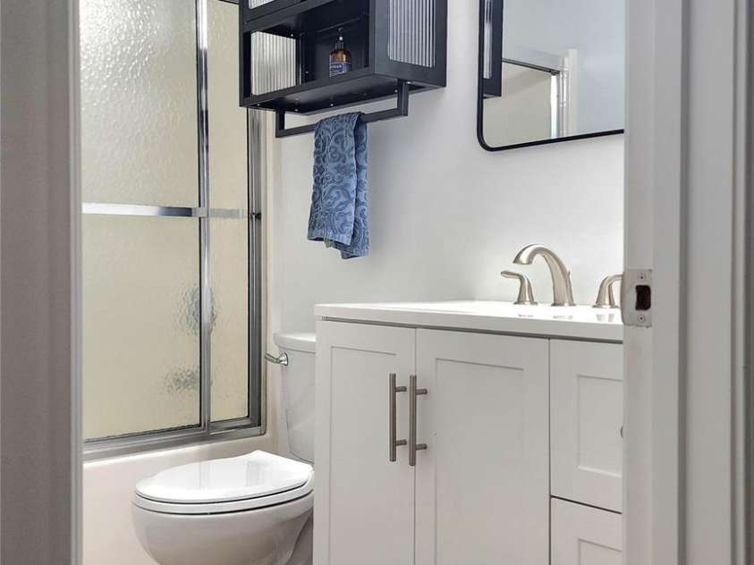 201 Tarrington Drive, Statesville, NC 28625.  MLS# CAR4293154, YatesRealty ID 1615. Bathroom 2