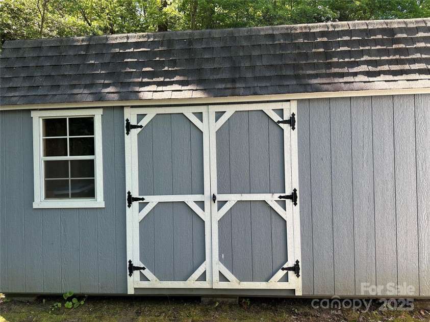 104 Ridge View Road, Penrose, NC 28766.  MLS# CAR4263668, YatesRealty ID 16150. 