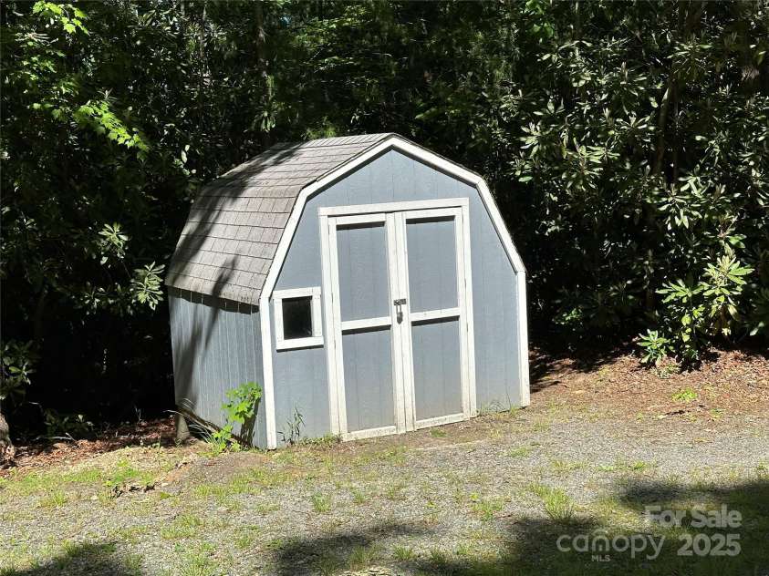 104 Ridge View Road, Penrose, NC 28766.  MLS# CAR4263668, YatesRealty ID 16150. 