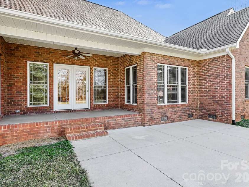170 Saint James Way, Salisbury, NC 28147.  MLS# CAR4325625, YatesRealty ID 16151. Back with patio