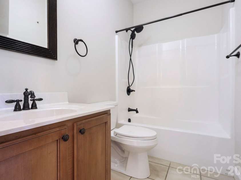 170 Saint James Way, Salisbury, NC 28147.  MLS# CAR4325625, YatesRealty ID 16151. Bathroom