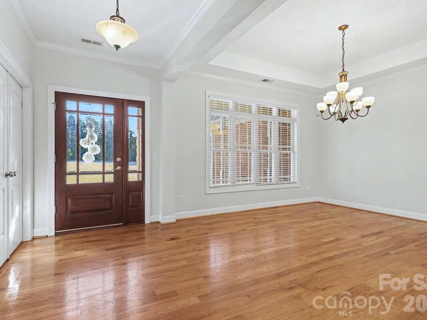 170 Saint James Way, Salisbury, NC 28147.  MLS# CAR4325625, YatesRealty ID 16151. Beautiful foyer