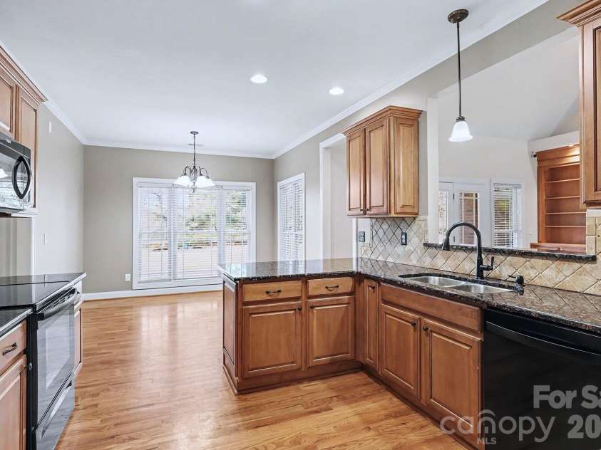 170 Saint James Way, Salisbury, NC 28147.  MLS# CAR4325625, YatesRealty ID 16151. Spacious kitchen