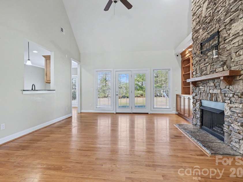 170 Saint James Way, Salisbury, NC 28147.  MLS# CAR4325625, YatesRealty ID 16151. Spacious living room