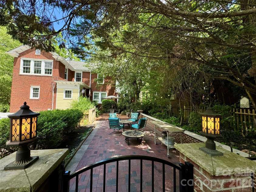 70 Washington Lane, Concord, NC 28025.  MLS# CAR4371911, YatesRealty ID 16153. 
