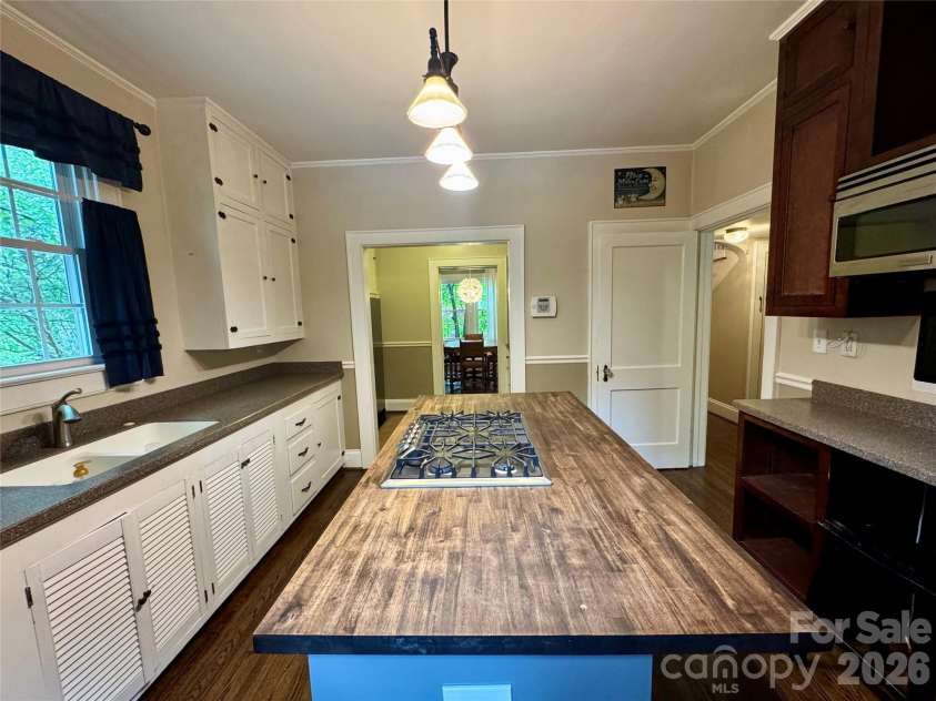 70 Washington Lane, Concord, NC 28025.  MLS# CAR4371911, YatesRealty ID 16153. 