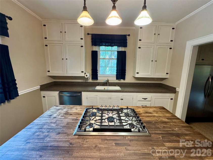 70 Washington Lane, Concord, NC 28025.  MLS# CAR4371911, YatesRealty ID 16153. 