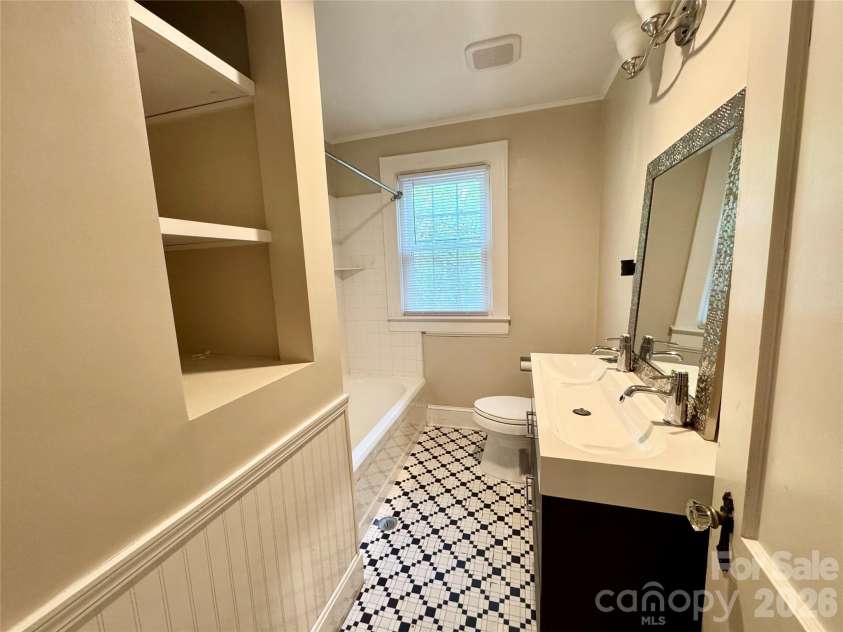 70 Washington Lane, Concord, NC 28025.  MLS# CAR4371911, YatesRealty ID 16153. Upstairs hall bath