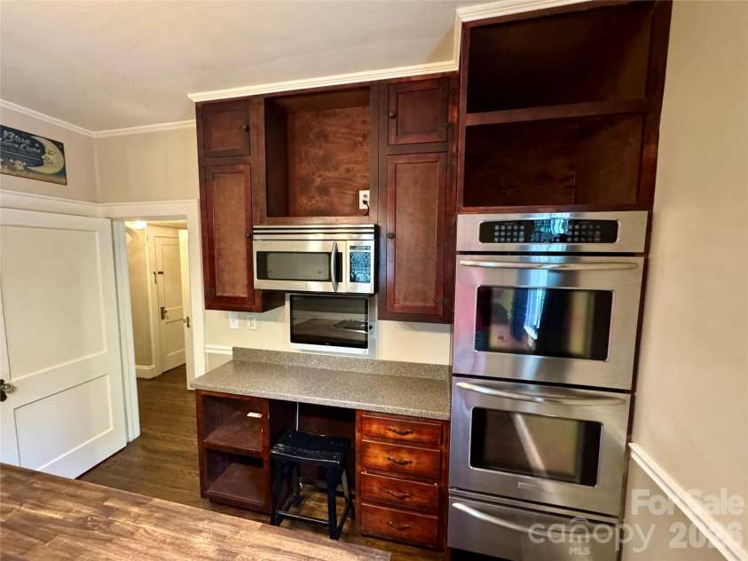 70 Washington Lane, Concord, NC 28025.  MLS# CAR4371911, YatesRealty ID 16153. Wall oven, microwave  and warming drawer