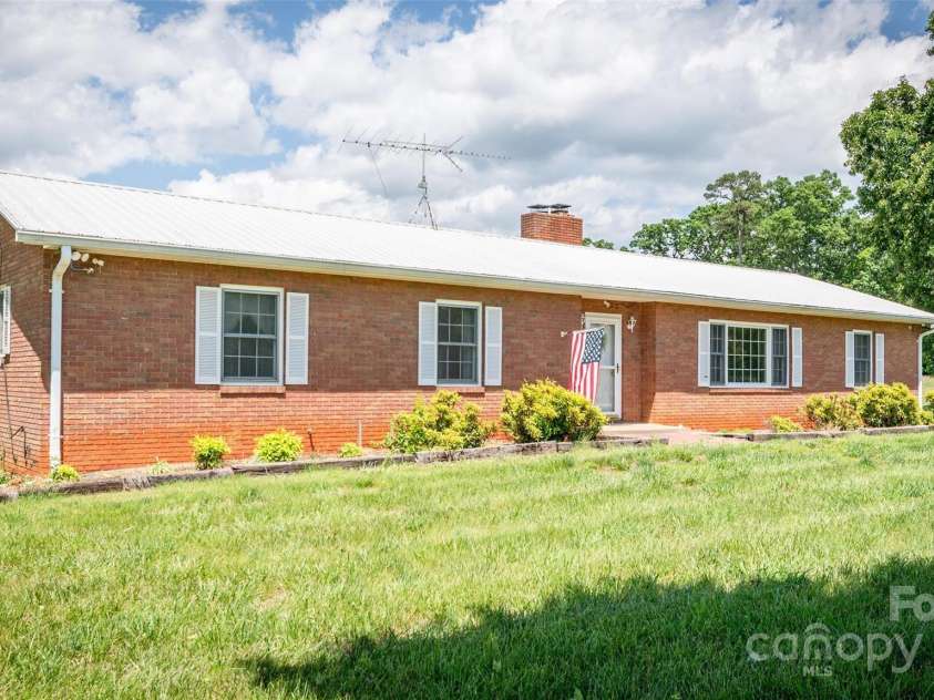 765 York Institute Road, Hiddenite, NC 28636.  MLS# CAR4260914, YatesRealty ID 16153. 