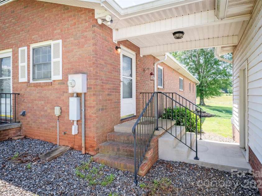 765 York Institute Road, Hiddenite, NC 28636.  MLS# CAR4260914, YatesRealty ID 16153. 