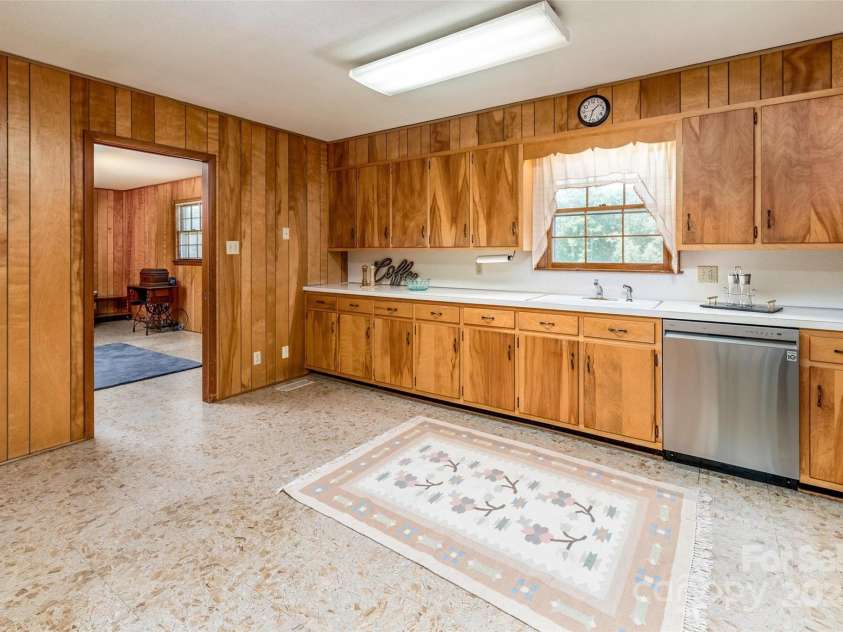 765 York Institute Road, Hiddenite, NC 28636.  MLS# CAR4260914, YatesRealty ID 16153. 