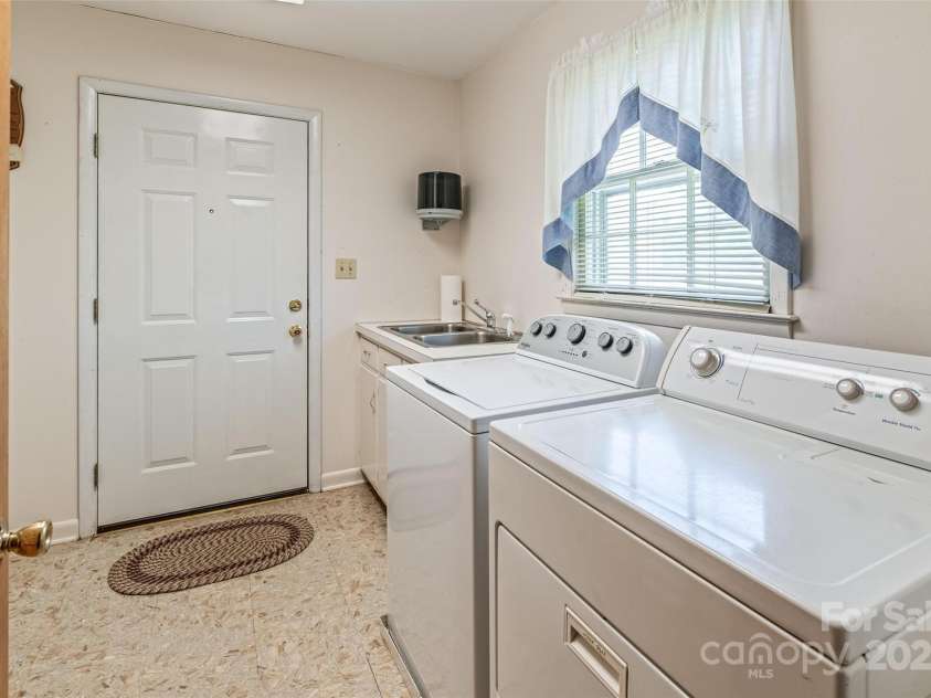 765 York Institute Road, Hiddenite, NC 28636.  MLS# CAR4260914, YatesRealty ID 16153. Laundry/mud room with exterior entrance