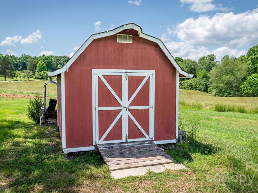 765 York Institute Road, Hiddenite, NC 28636.  MLS# CAR4260914, YatesRealty ID 16153. Nice storage shed