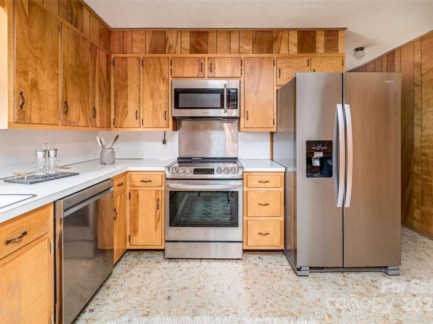 765 York Institute Road, Hiddenite, NC 28636.  MLS# CAR4260914, YatesRealty ID 16153. Stainless appliances