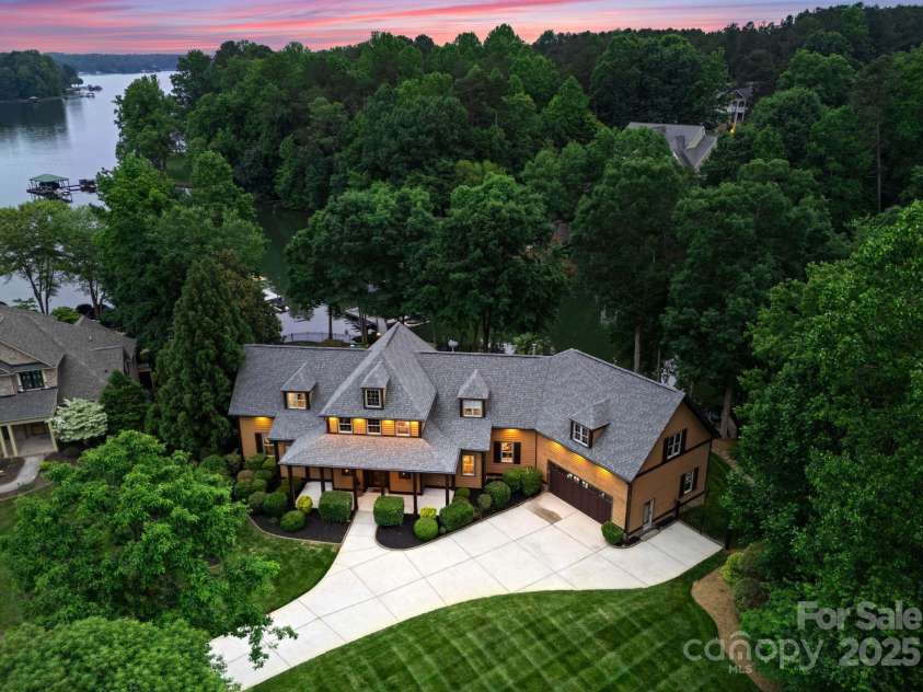 116 Creeky Hollow Drive, Mooresville, NC 28117.  MLS# CAR4259678, YatesRealty ID 16154. 