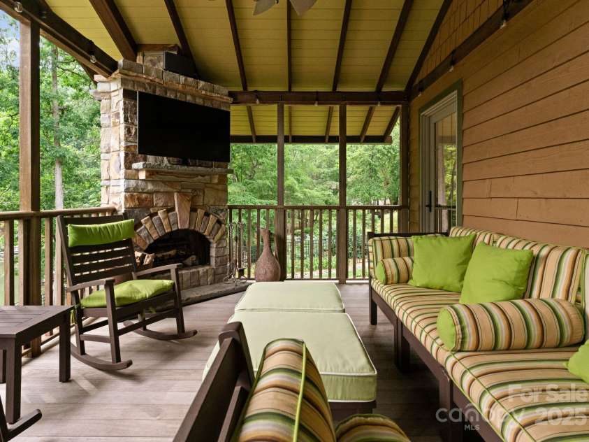 116 Creeky Hollow Drive, Mooresville, NC 28117.  MLS# CAR4259678, YatesRealty ID 16154. 