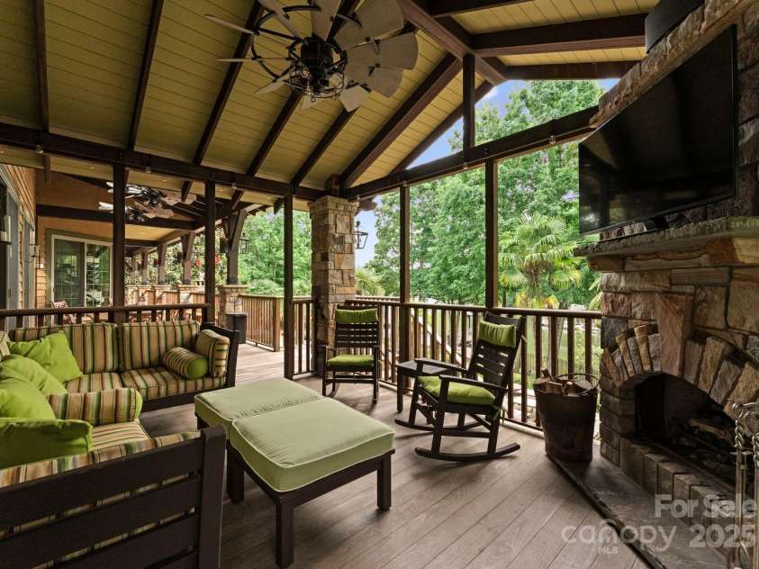 116 Creeky Hollow Drive, Mooresville, NC 28117.  MLS# CAR4259678, YatesRealty ID 16154. 