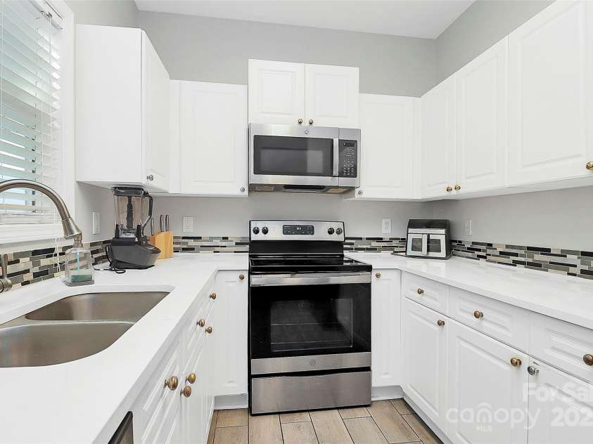5943 Pisgah Way, Charlotte, NC 28217.  MLS# CAR4254416, YatesRealty ID 16155. 