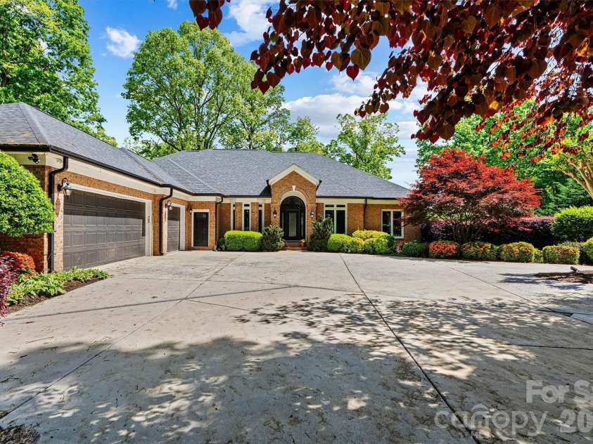 22026 Satilla Drive, Cornelius, NC 28031.  MLS# CAR4369674, YatesRealty ID 16156. 