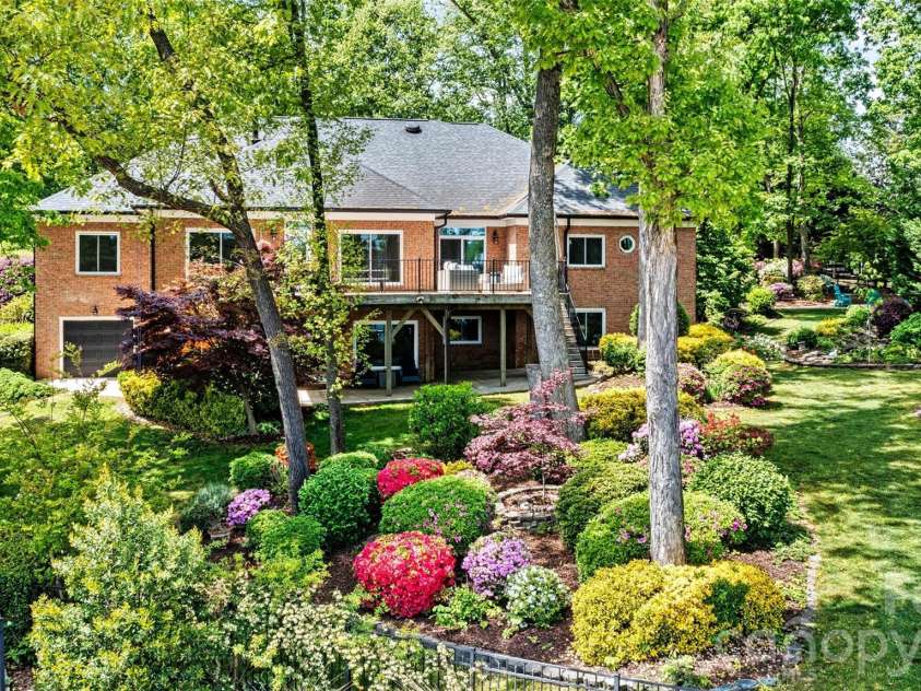 22026 Satilla Drive, Cornelius, NC 28031.  MLS# CAR4369674, YatesRealty ID 16156. 