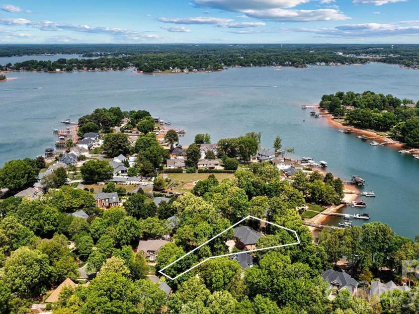22026 Satilla Drive, Cornelius, NC 28031.  MLS# CAR4369674, YatesRealty ID 16156. 