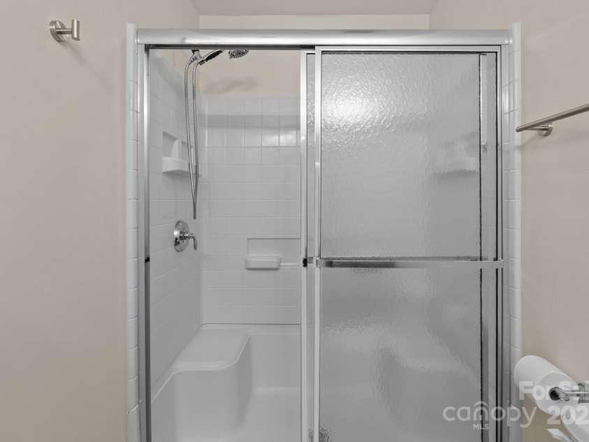 2592 Brackley Place, Concord, NC 28027.  MLS# CAR4230739, YatesRealty ID 16156. Primary Ensuite Bath