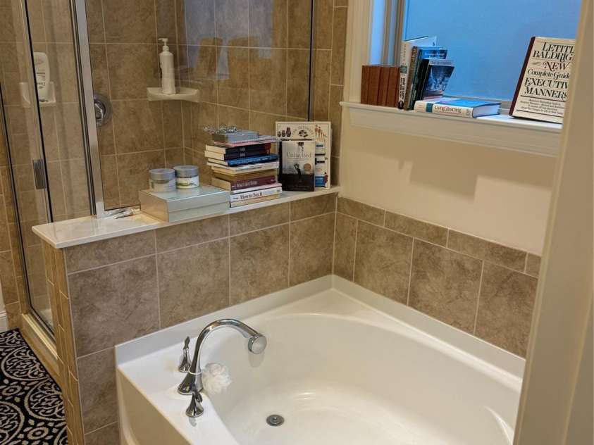 129 Johnson Manor Street, Mooresville, NC 28115.  MLS# CAR4197024, YatesRealty ID 16157. First floor soaking tub