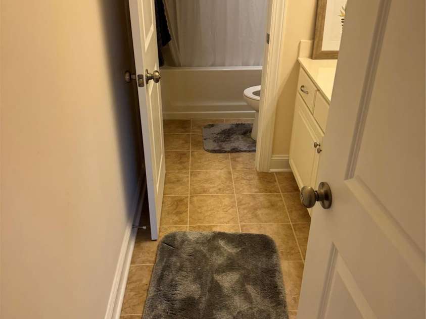 129 Johnson Manor Street, Mooresville, NC 28115.  MLS# CAR4197024, YatesRealty ID 16157. Upper level full bath with soaking tub and shower