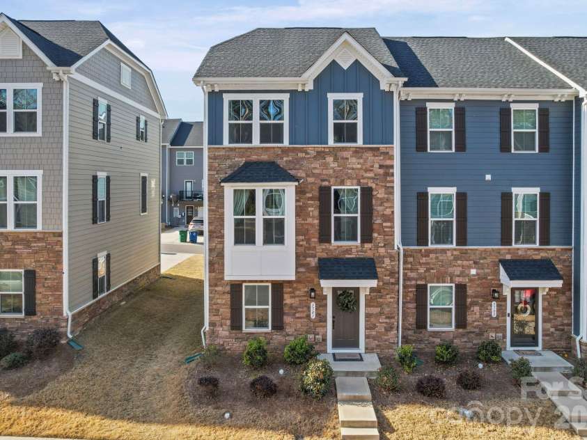 3501 Timber Mill Drive, Matthews, NC 28104.  MLS# CAR4340505, YatesRealty ID 16158. 