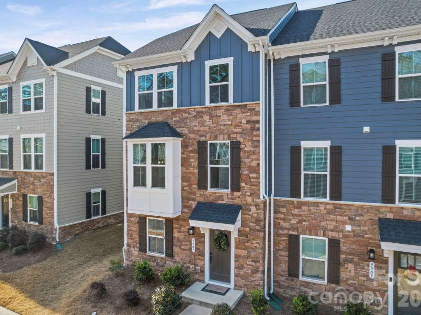 3501 Timber Mill Drive, Matthews, NC 28104.  MLS# CAR4340505, YatesRealty ID 16158. 