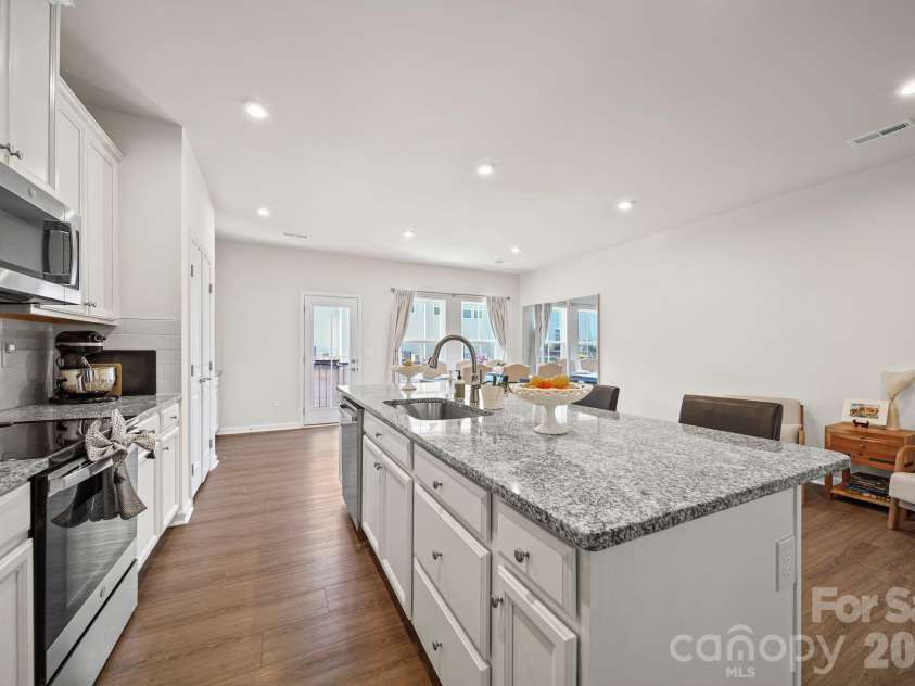 3501 Timber Mill Drive, Matthews, NC 28104.  MLS# CAR4340505, YatesRealty ID 16158. 