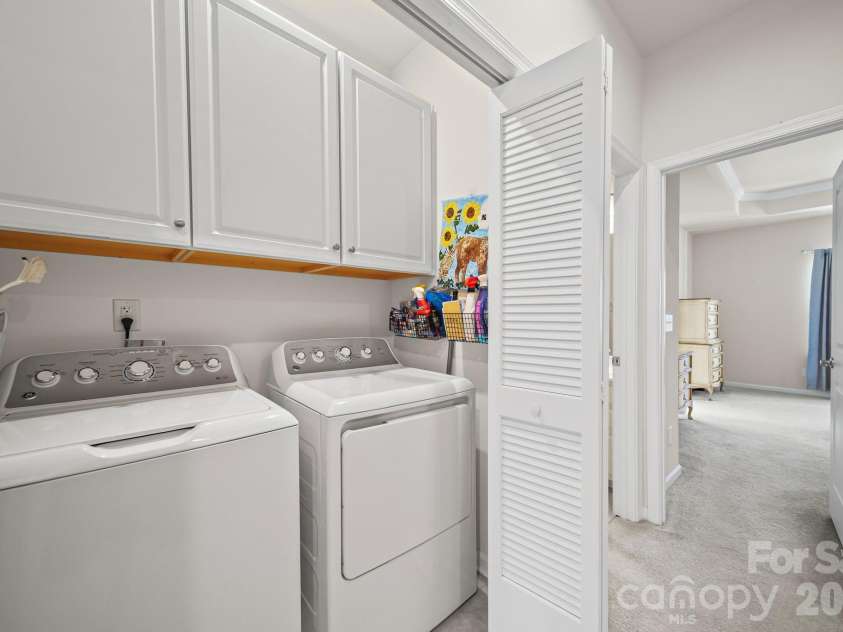 3501 Timber Mill Drive, Matthews, NC 28104.  MLS# CAR4340505, YatesRealty ID 16158. 