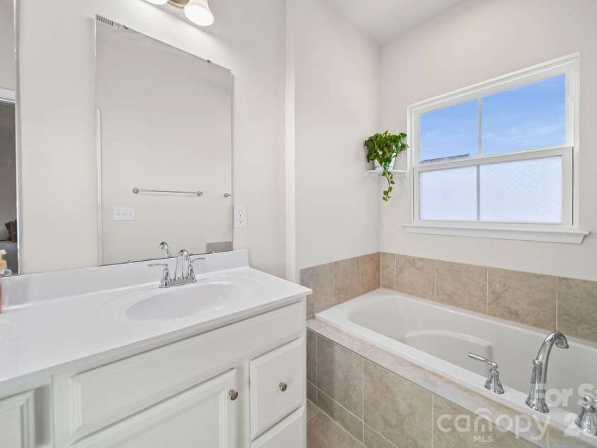 3501 Timber Mill Drive, Matthews, NC 28104.  MLS# CAR4340505, YatesRealty ID 16158. 