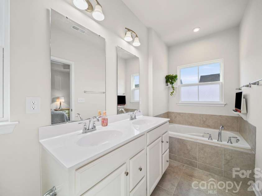 3501 Timber Mill Drive, Matthews, NC 28104.  MLS# CAR4340505, YatesRealty ID 16158. 
