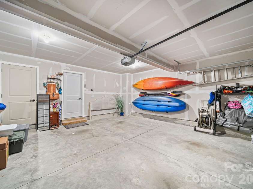 3501 Timber Mill Drive, Matthews, NC 28104.  MLS# CAR4340505, YatesRealty ID 16158. 