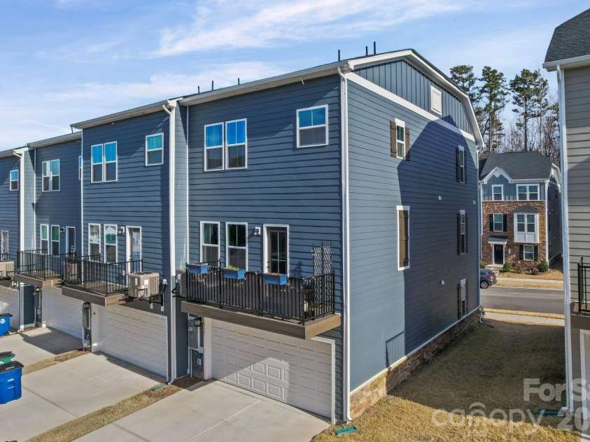 3501 Timber Mill Drive, Matthews, NC 28104.  MLS# CAR4340505, YatesRealty ID 16158. 
