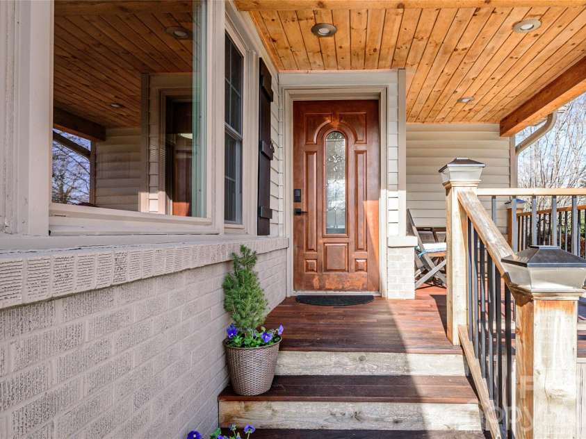 116 Thornbird Avenue, Hendersonville, NC 28792.  MLS# CAR4347175, YatesRealty ID 16159. 