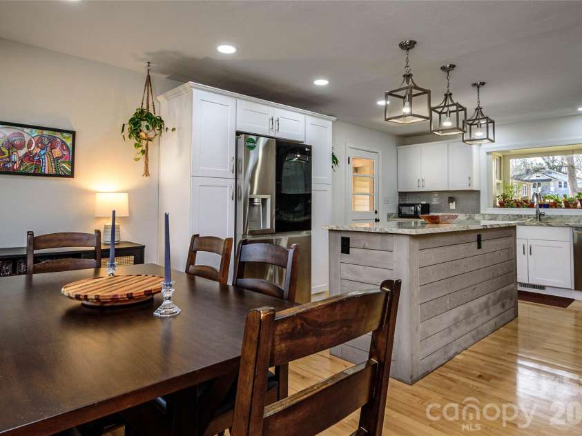 116 Thornbird Avenue, Hendersonville, NC 28792.  MLS# CAR4347175, YatesRealty ID 16159. 