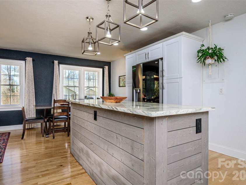 116 Thornbird Avenue, Hendersonville, NC 28792.  MLS# CAR4347175, YatesRealty ID 16159. 