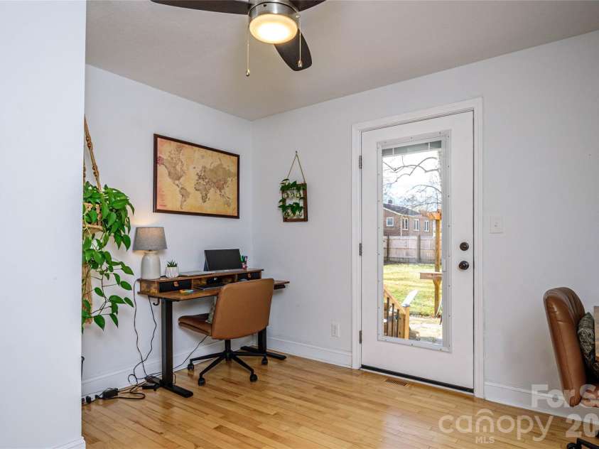 116 Thornbird Avenue, Hendersonville, NC 28792.  MLS# CAR4347175, YatesRealty ID 16159. 