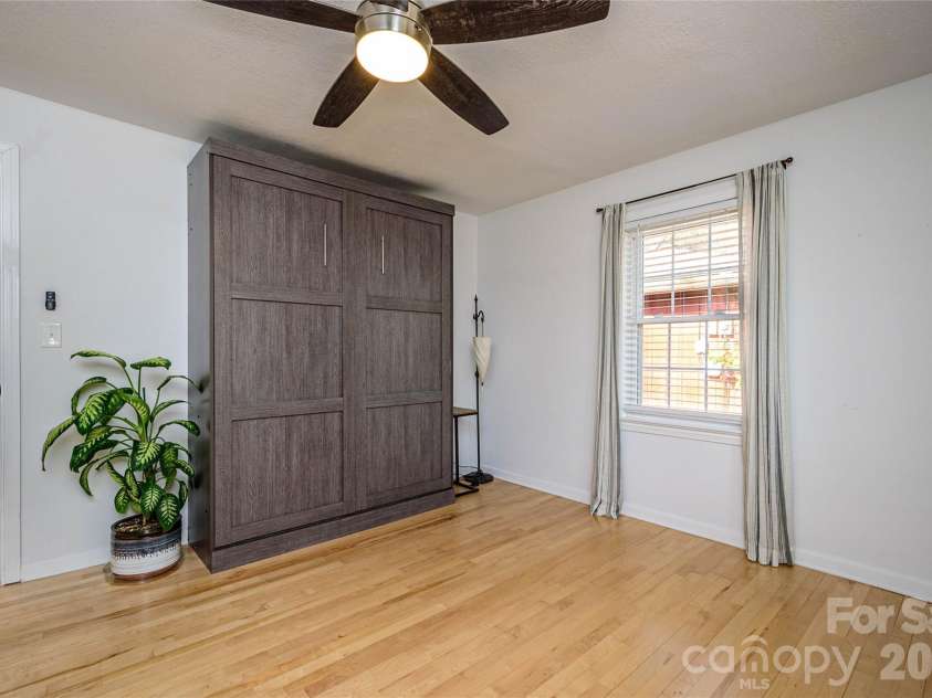 116 Thornbird Avenue, Hendersonville, NC 28792.  MLS# CAR4347175, YatesRealty ID 16159. 