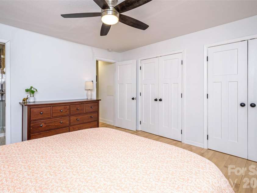 116 Thornbird Avenue, Hendersonville, NC 28792.  MLS# CAR4347175, YatesRealty ID 16159. 