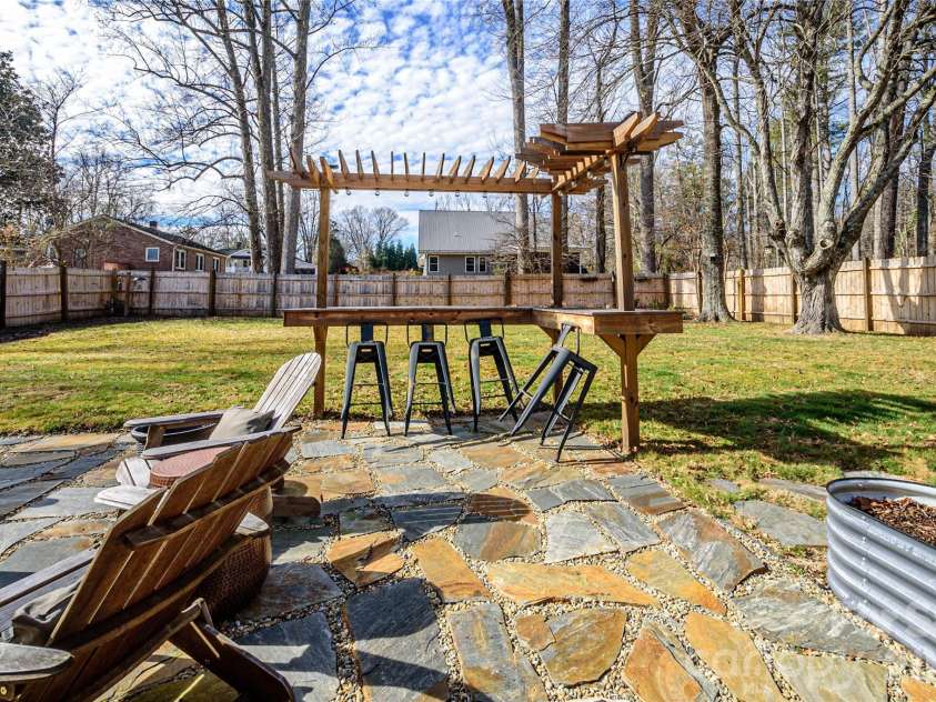 116 Thornbird Avenue, Hendersonville, NC 28792.  MLS# CAR4347175, YatesRealty ID 16159. 