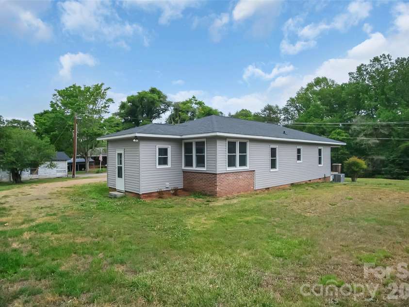 273 Stanley Spencer Mtn Road, Stanley, NC 28056.  MLS# CAR4376300, YatesRealty ID 1616. 