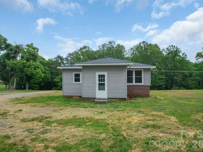273 Stanley Spencer Mtn Road, Stanley, NC 28056.  MLS# CAR4376300, YatesRealty ID 1616. 
